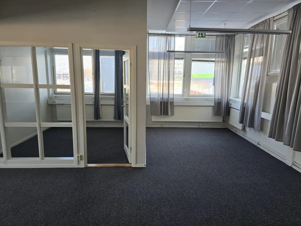 Praktiskt kontor – bild 3