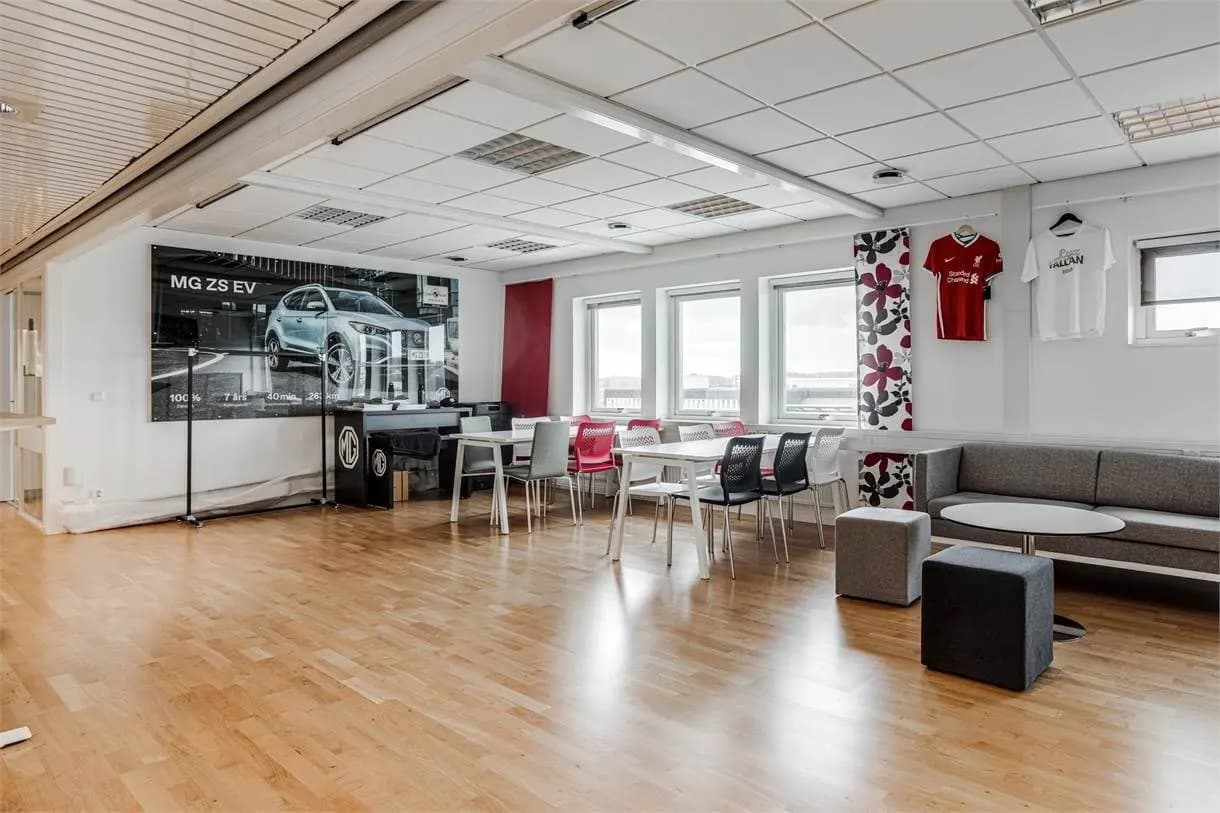 Lona knapes gata 5, Västra Frölunda – 340 m²