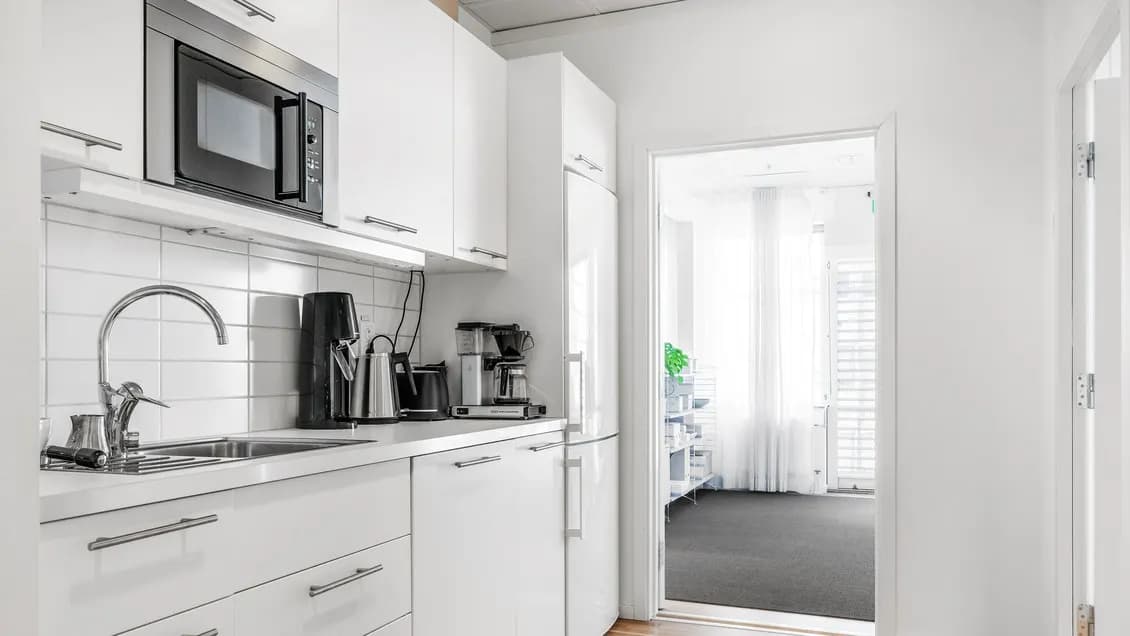 Flexibel kontors- och lagerlokal med eget lastintag och god tillgänglighet – bild 2