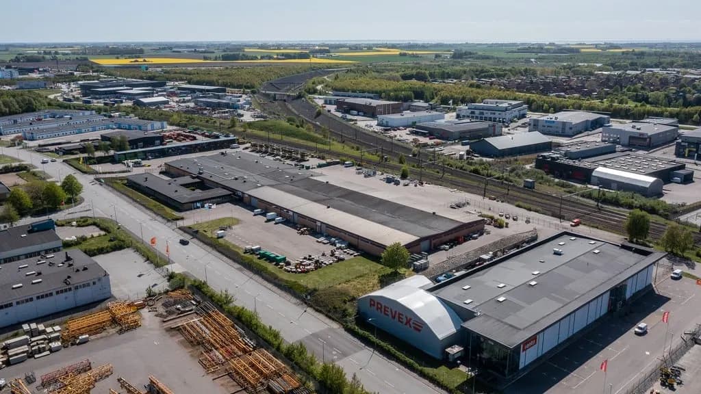 Kallager i Fosie med takskjutport – bild 2