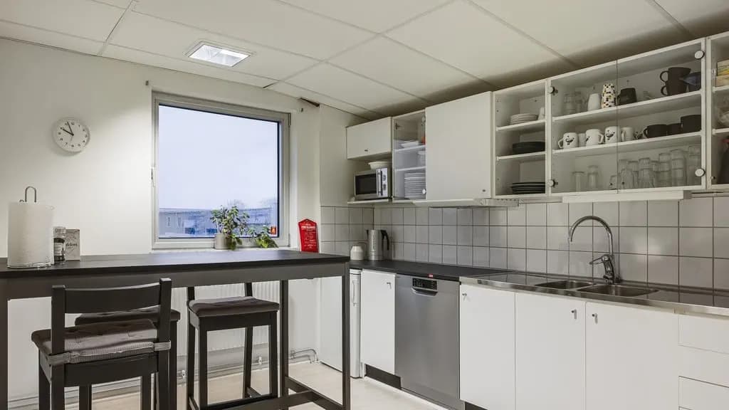 Trevligt kontor med lager och markport på Limhamn – bild 2