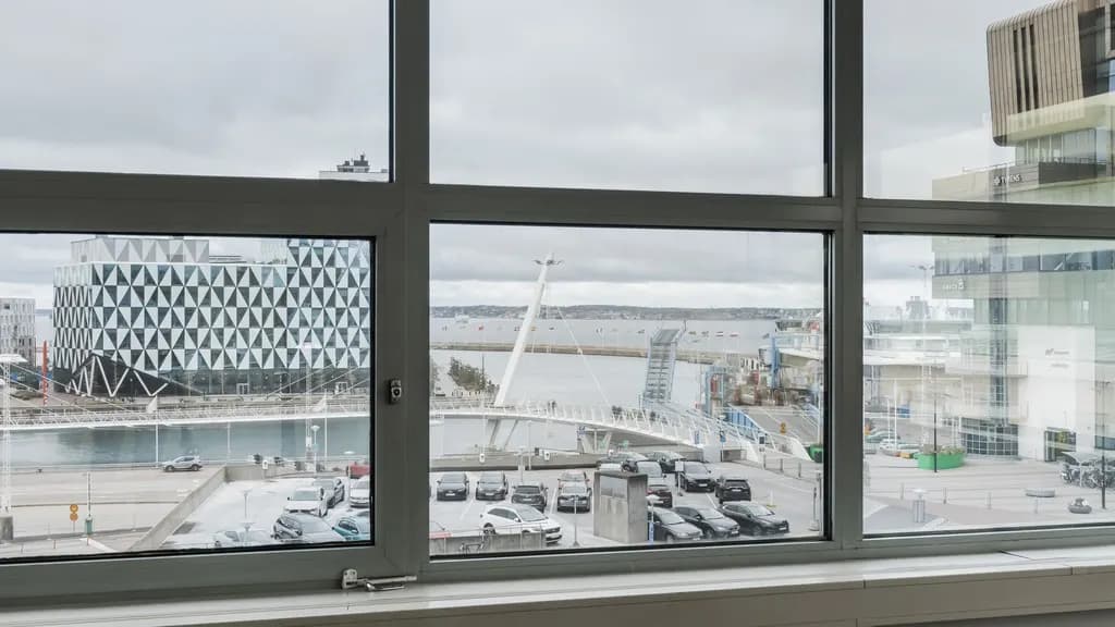 Möjligheternas kontor med härlig utsikt – bild 2