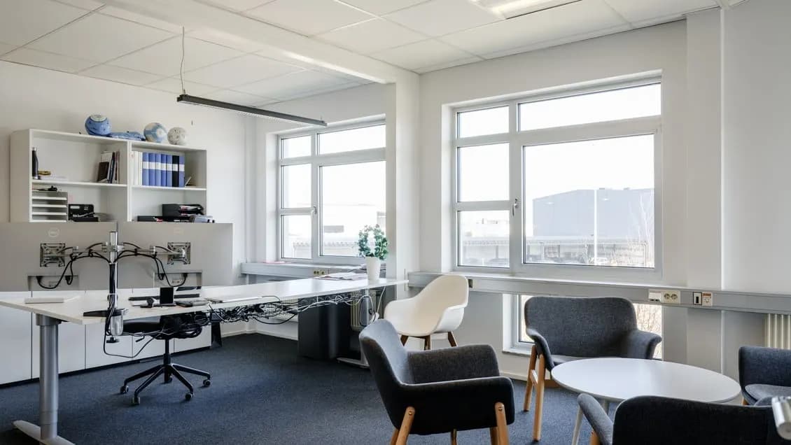 Trivsamt kontor mitt i Fosie med parkering – bild 2