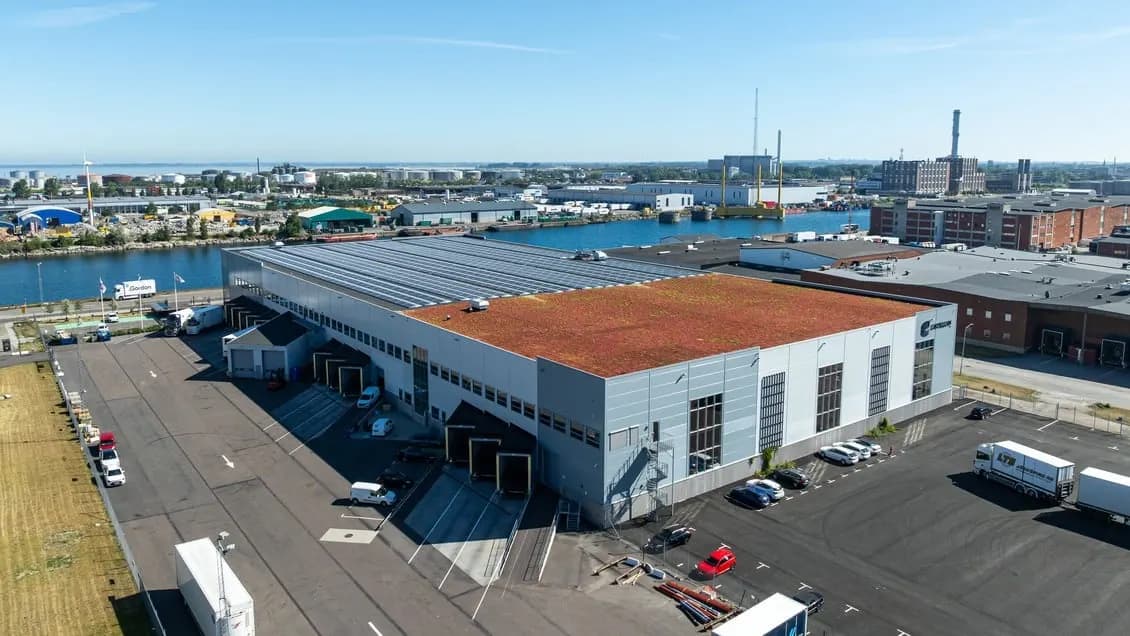 Modern lagerlokal med kontor i Oljehamnen