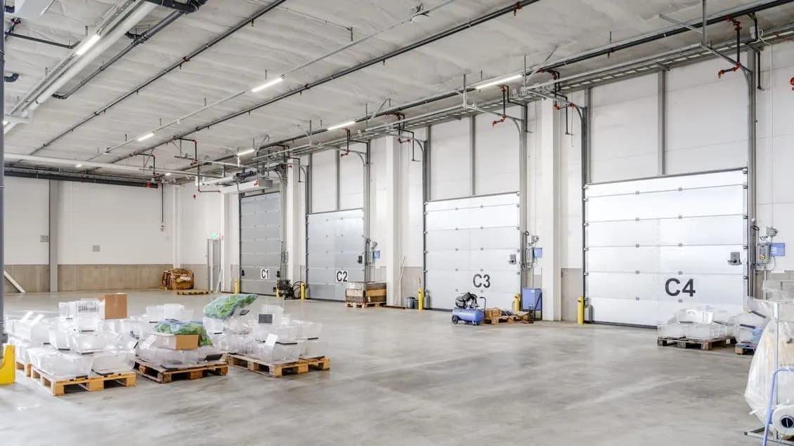 Modern lagerlokal med kontor i Oljehamnen – bild 2