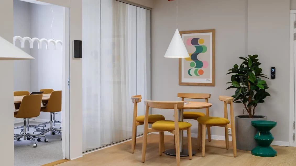 Kontor med karaktär, egen terrass och cityläge – bild 2