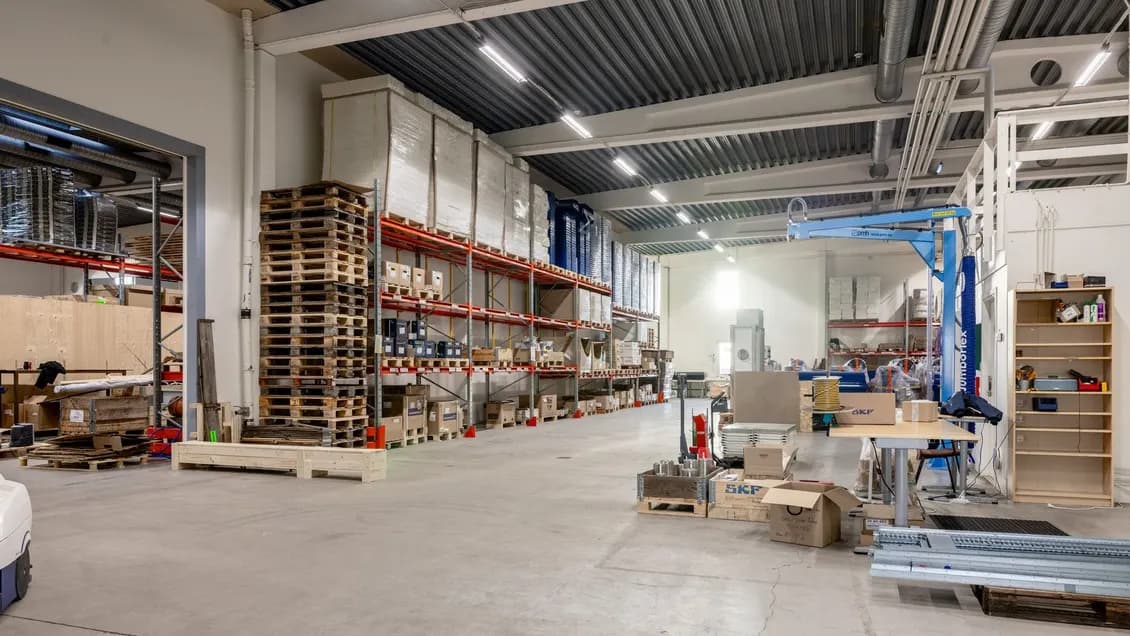 Lager- och produktionslokal med kontor i Fosie – bild 2