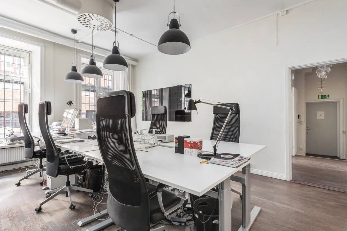 Stilfullt kontor med klassisk charm på attraktiv cityadress – bild 2