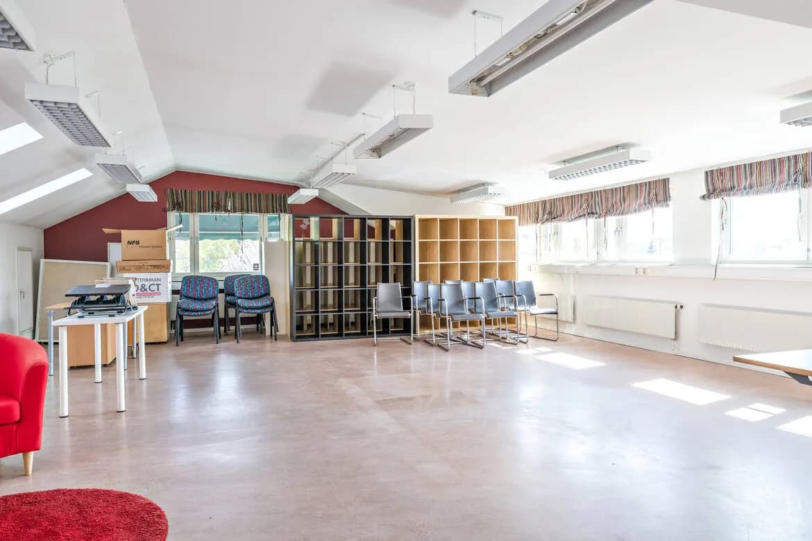 Vindskontor/- showroom med öppen planlösning – bild 2
