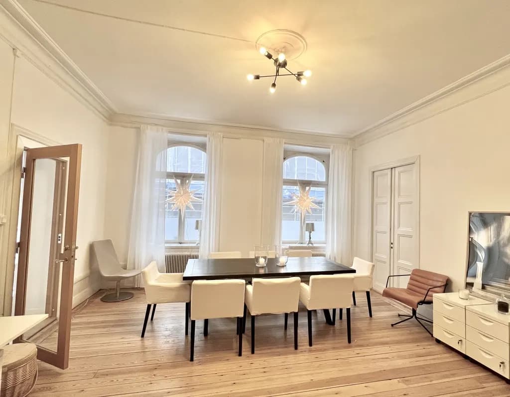 Ljusa kontorsrum och flexplatser i boutique-kontorshotell – bild 2