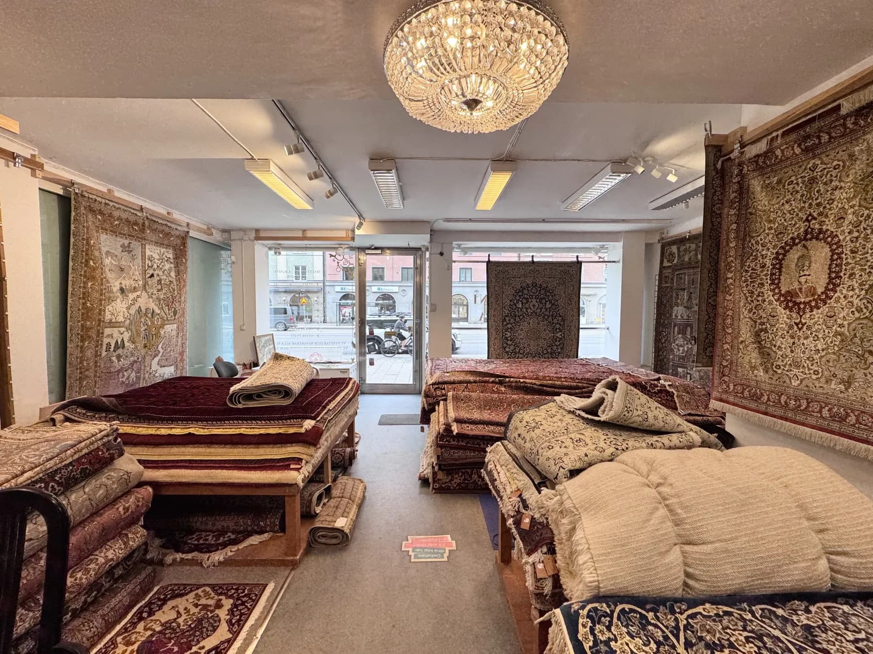 Butik- eller kontorslokal med skyltfönster på Sveavägen 138 – bild 2