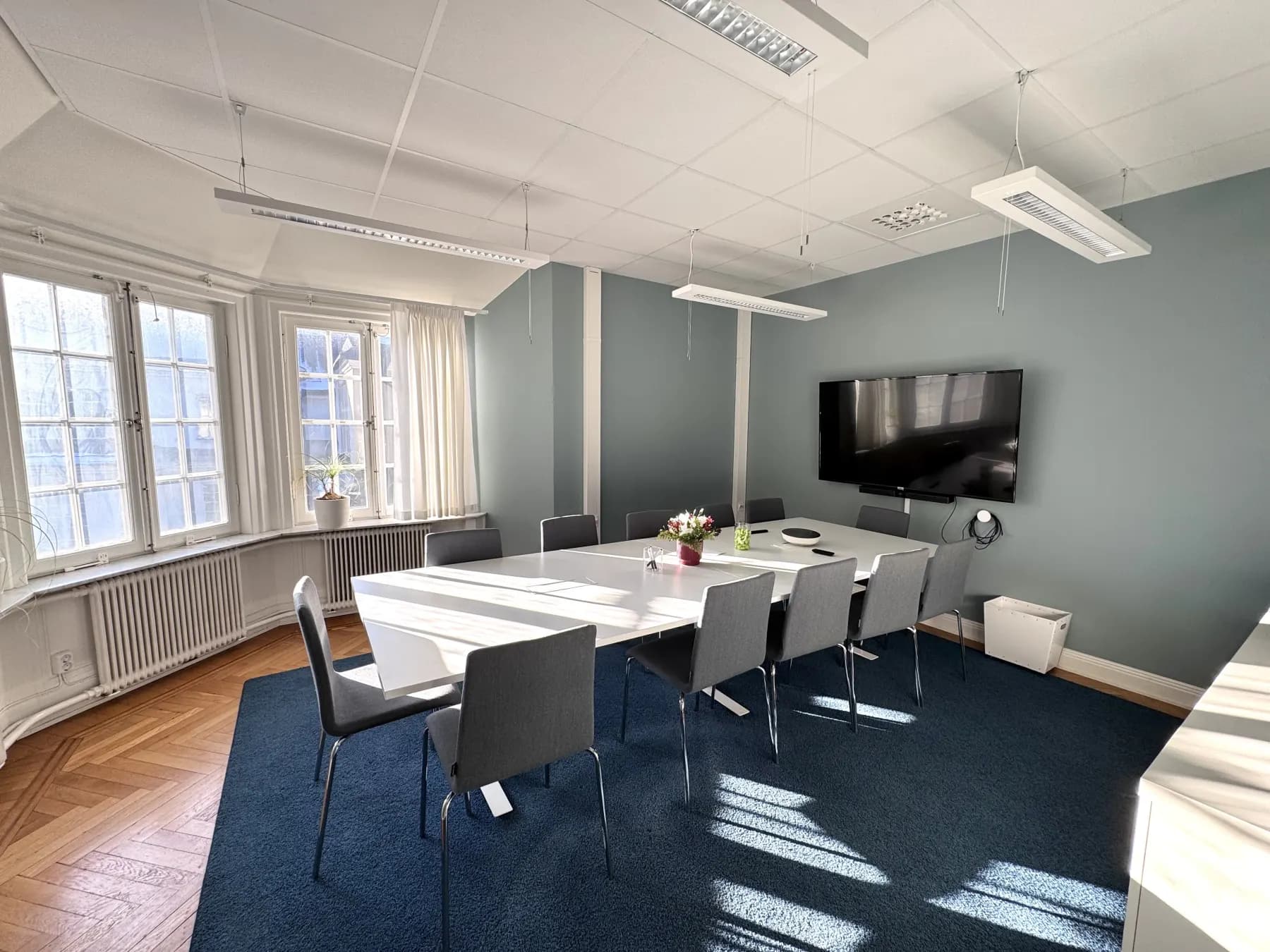 Representativt kontor högst upp i fastigheten på Riddargatan