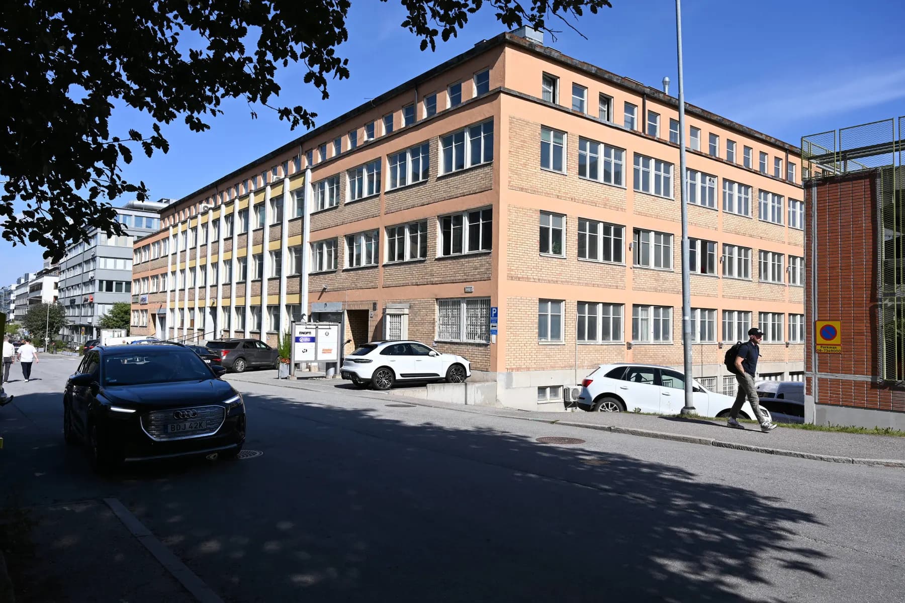 Ljusa lokaler i cool industrifastighet!