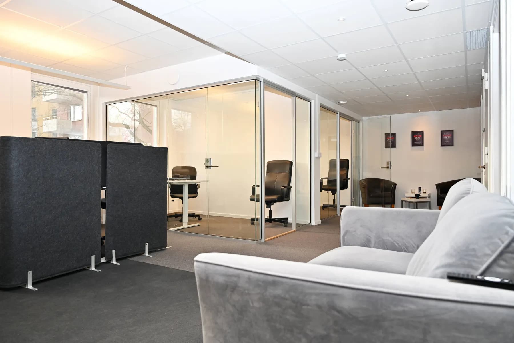 Ljus och effektiv kontorslokal med egen entré på Kungsholmen