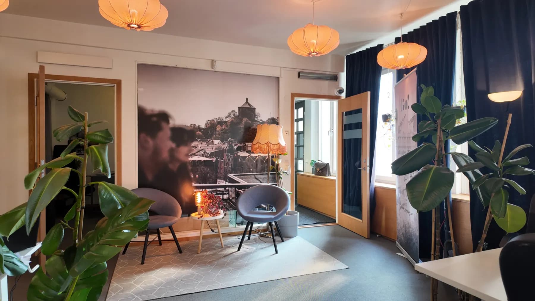 Kontor innanför vallgraven med fantastisk utsikt – bild 2