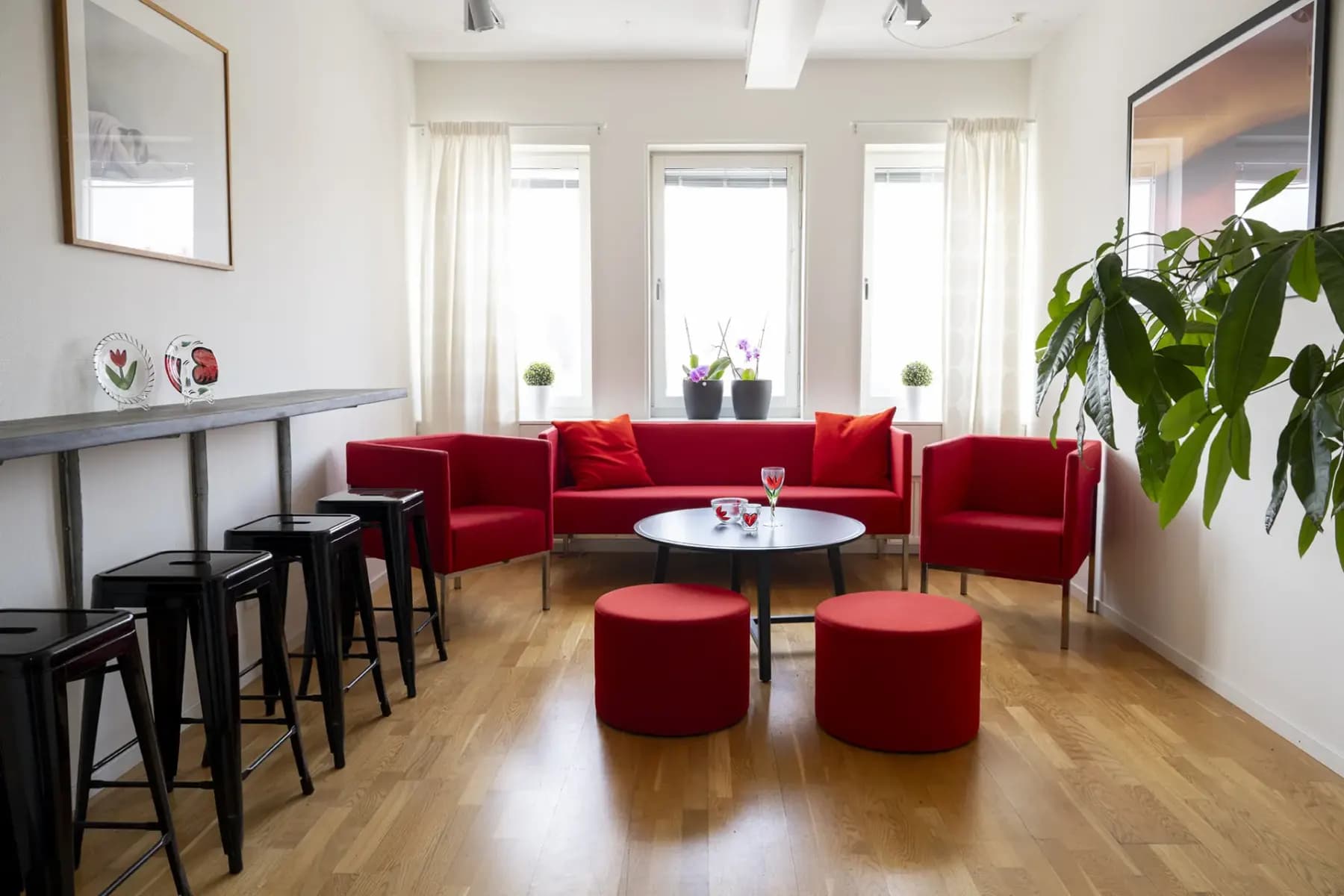Kontorshotell på plan 4 med totalt arton rum i varierande storlek från 10 kvm och uppåt