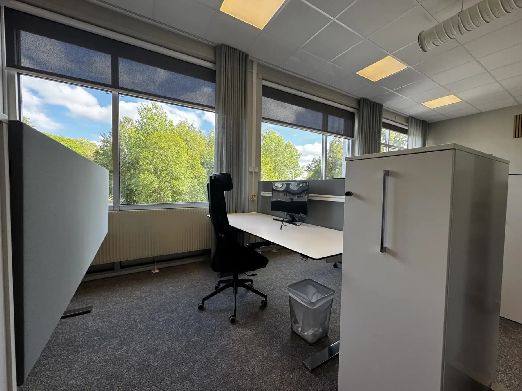 Kontorshotell med möjlighet att sitta i öppen gemenskap, hyra ett eller flertalet rum för företaget. – bild 2