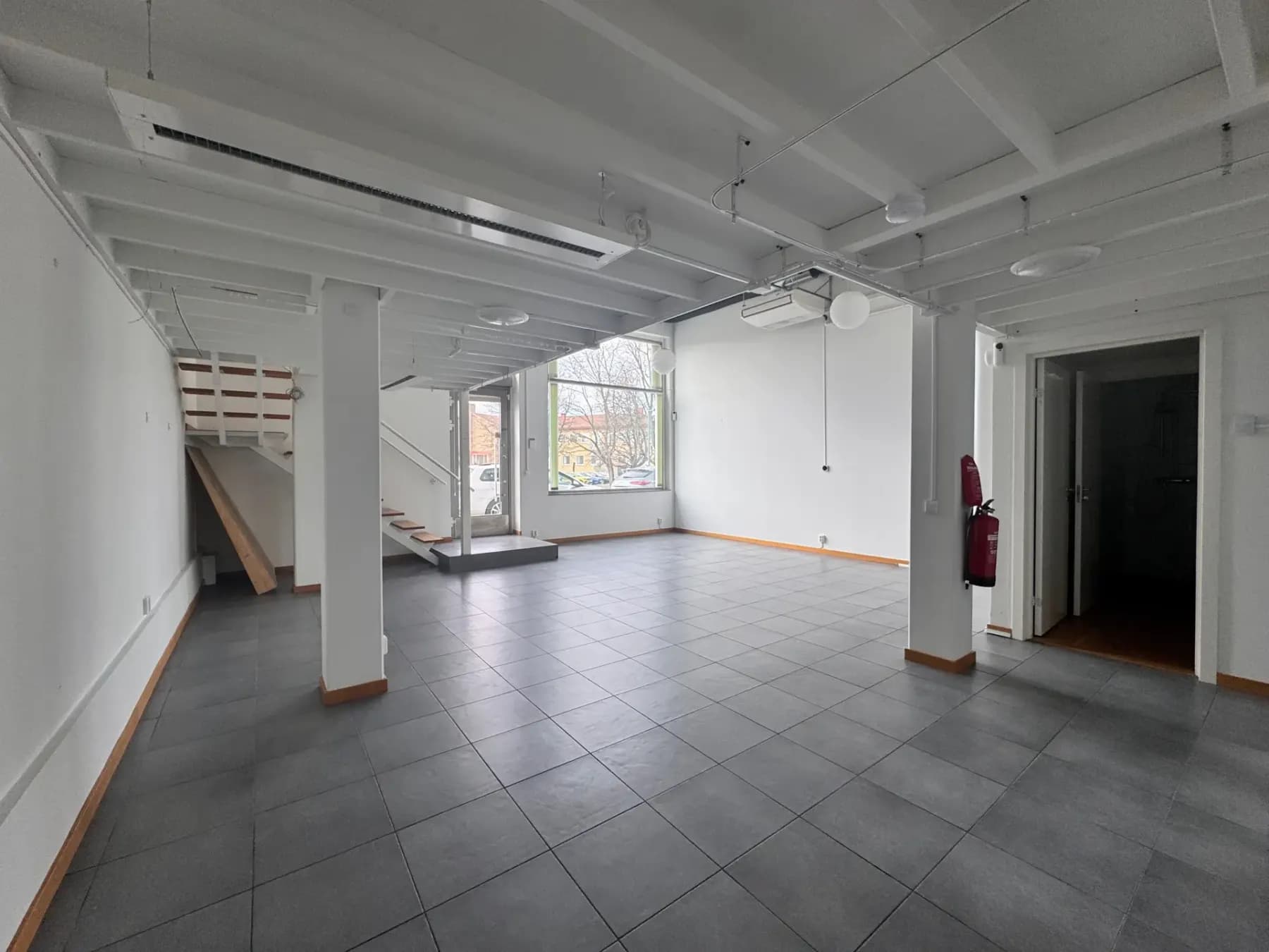 Modern kontorslokal med butiksmöjlighet – Ebjörns väg 3, Åkersberga – bild 2