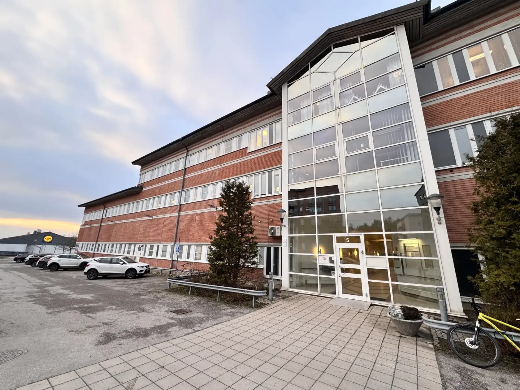 Modern kontorslokal med flexibla möjligheter – högt upp i huset!