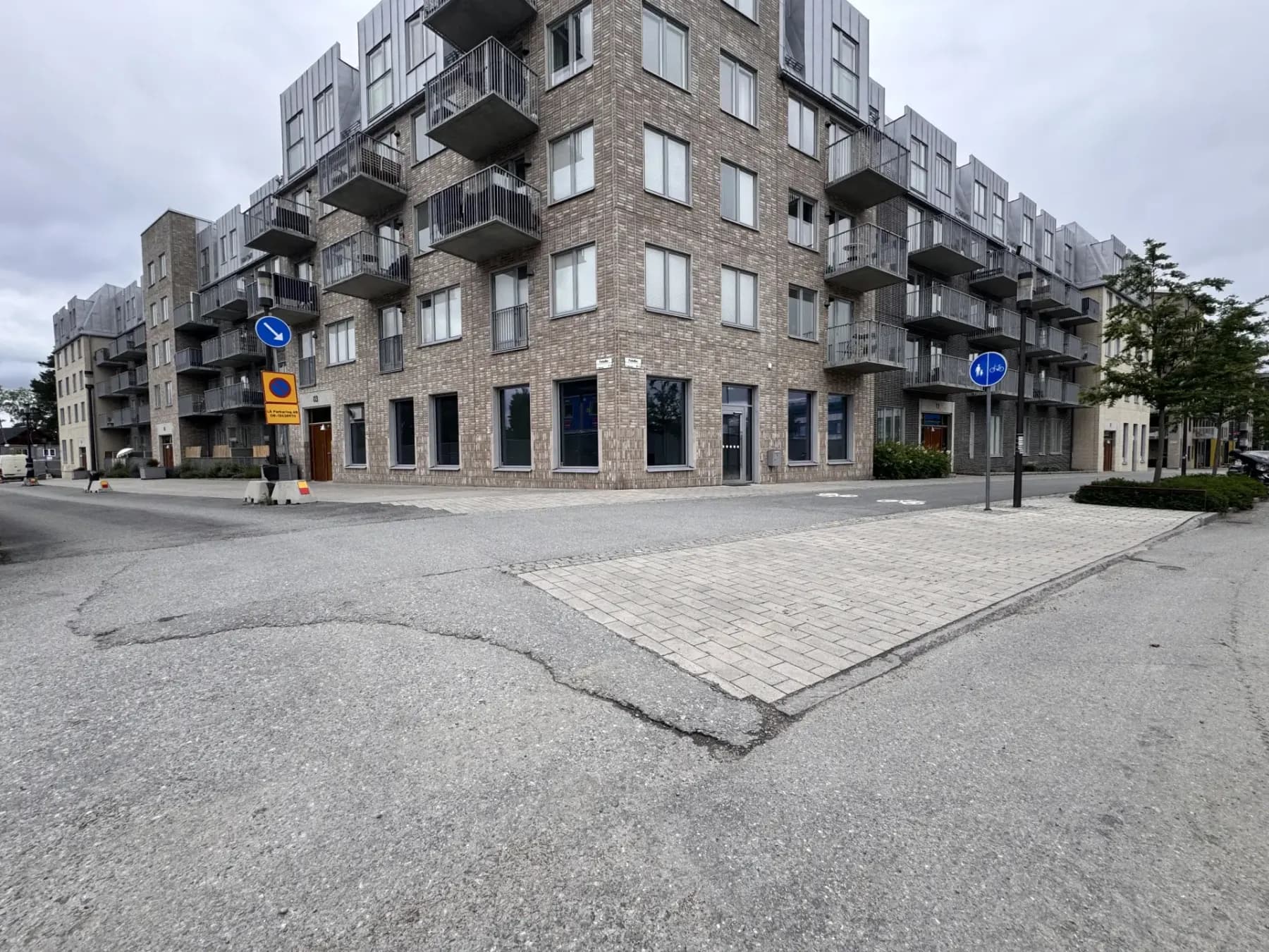 Lokal på Parkallén en bit upp från Boulevarden som passar utmärkt som kontor eller butik – bild 2
