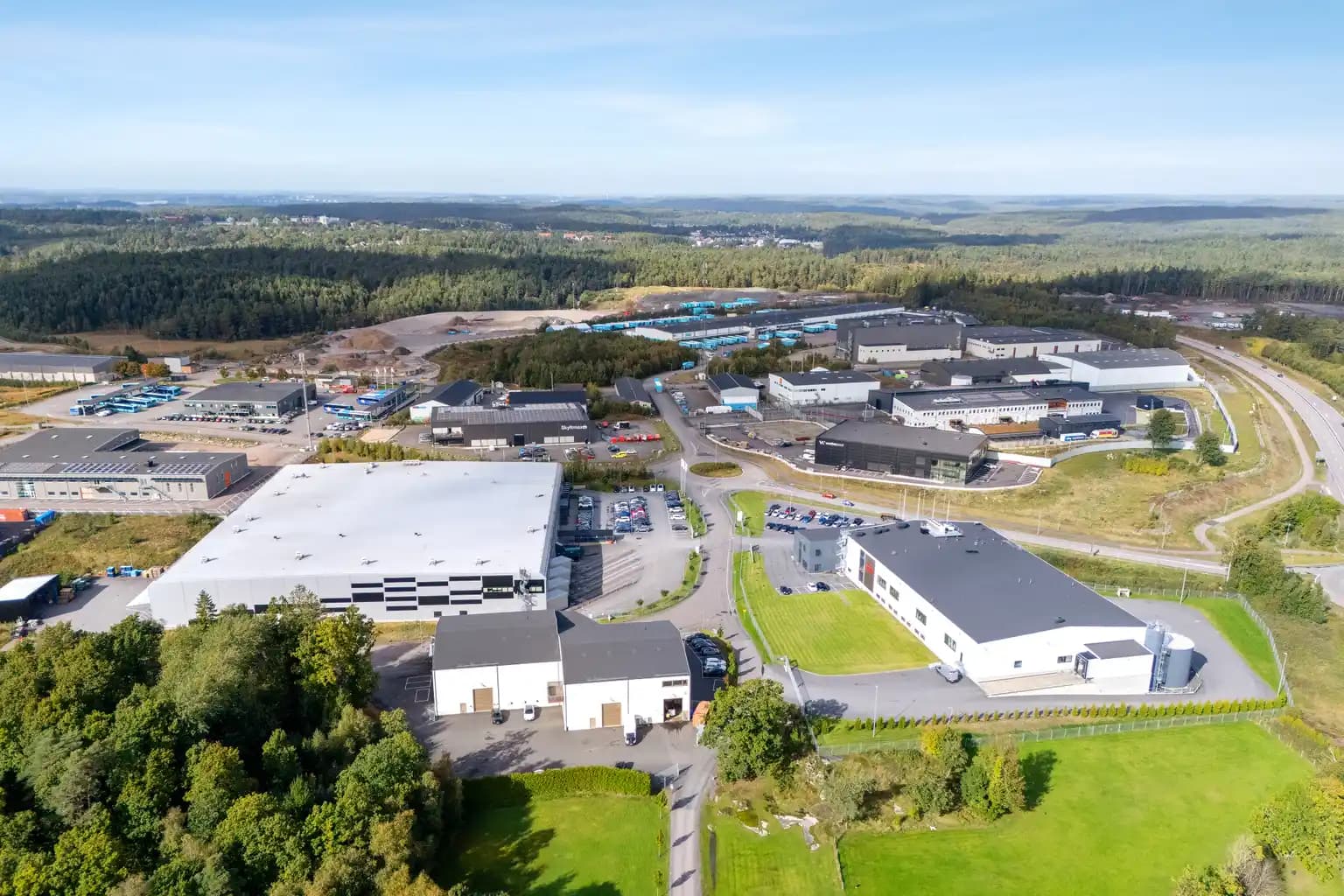 Modern lager- och kontorsfastighet med generösa ytor och flexibel uthyrningslösning – bild 2