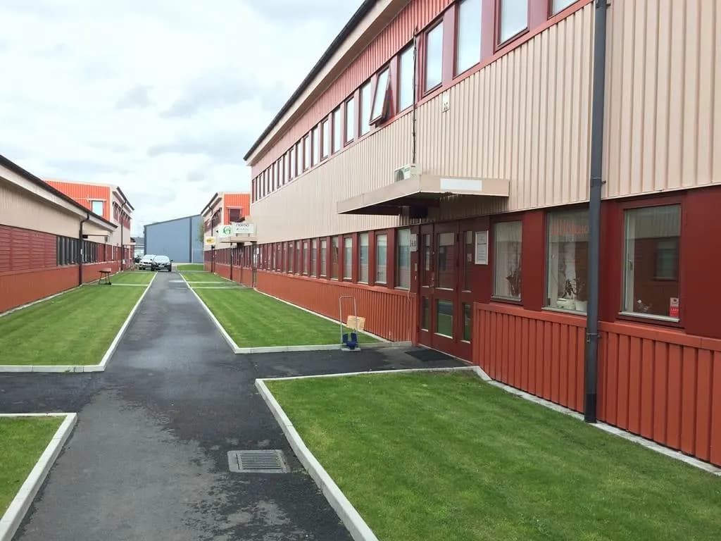 Nyrenoverat kontor med stora rum och gemensam yta! – bild 2