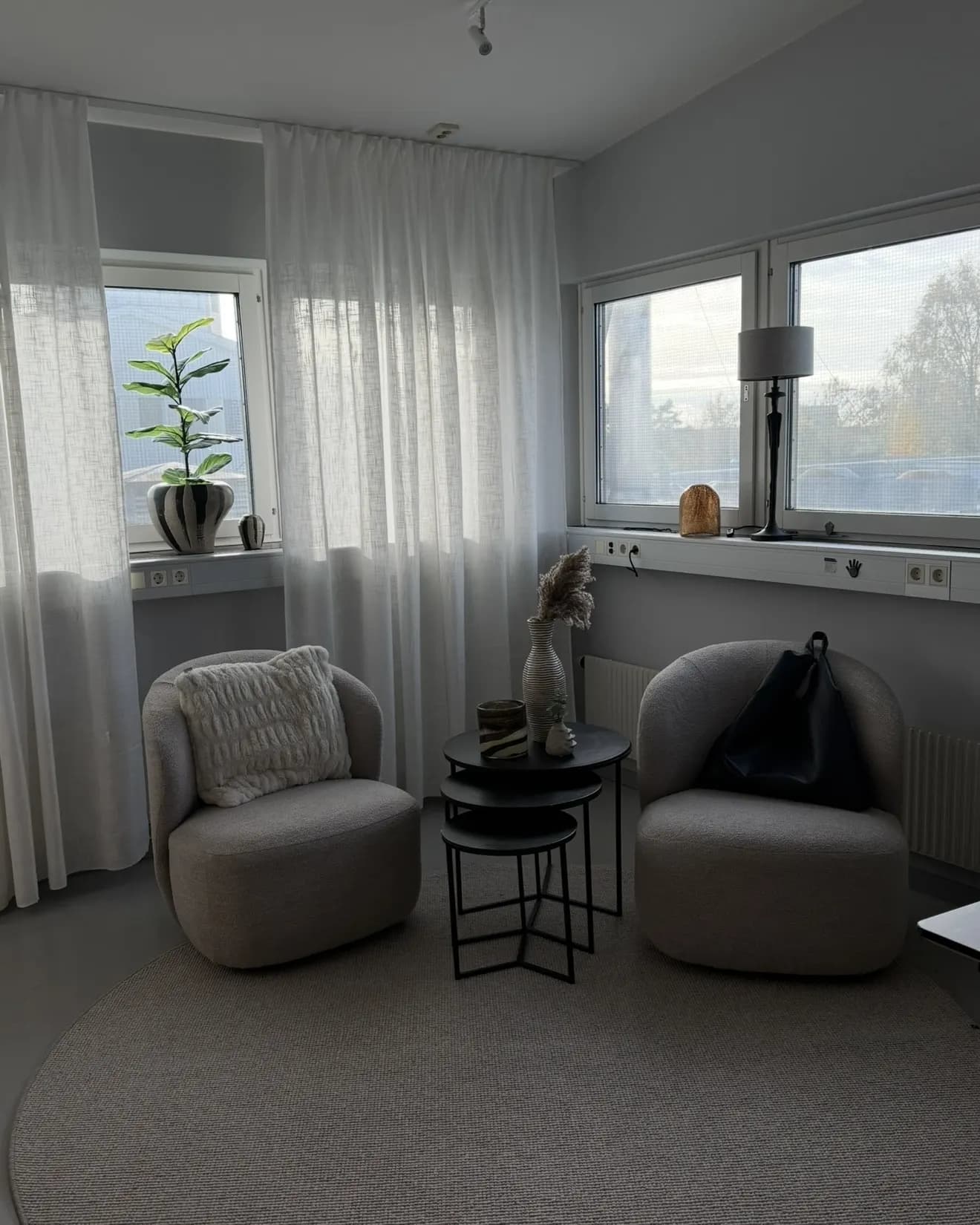 Välplanerat kontor med två fina hörnrum i Högsbo – bild 2