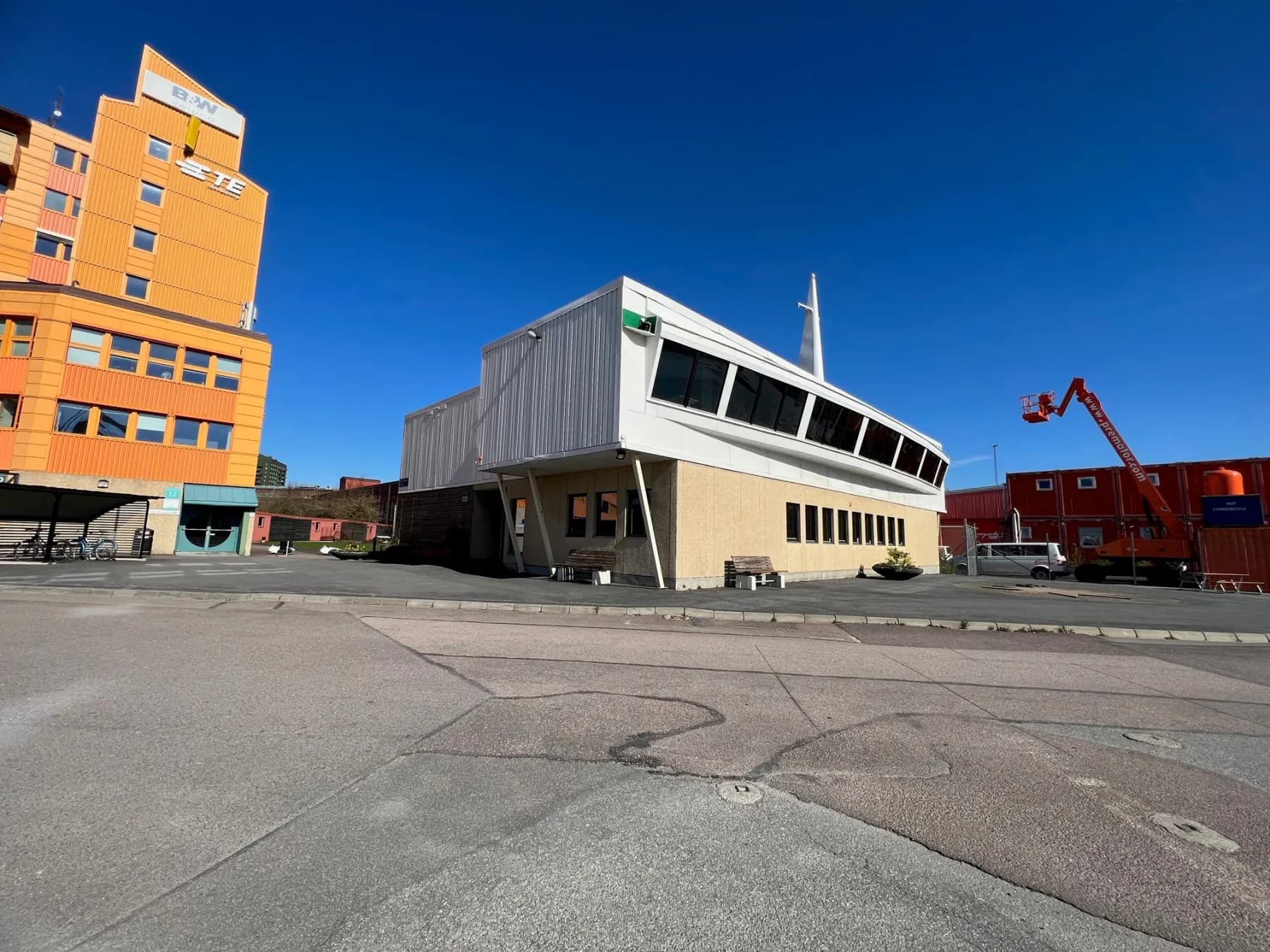 Rymlig kontorslokal på två plan – bild 2
