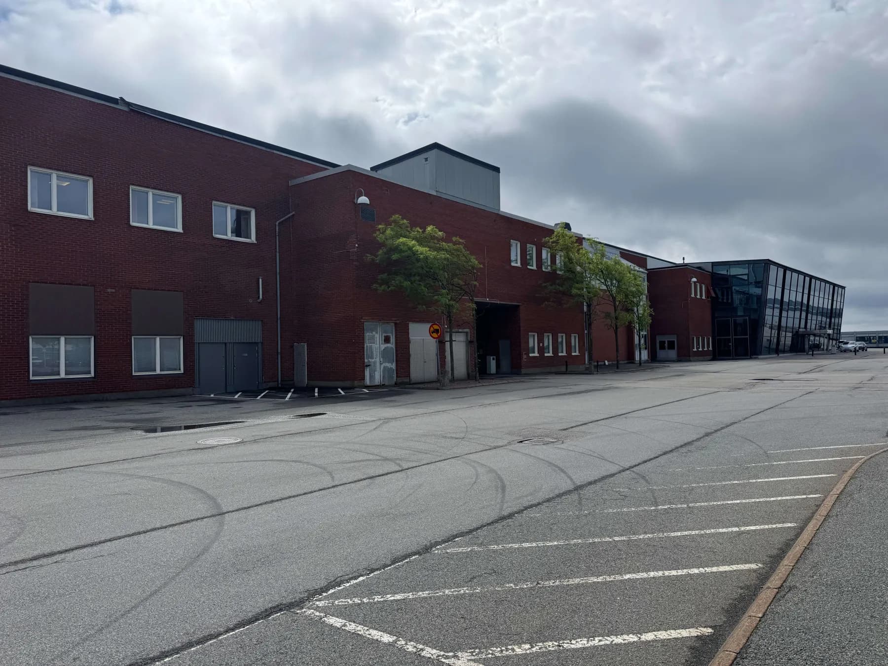 Stora kontorsytor med fri parkering i Arendal