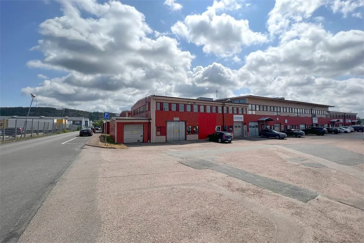 Komplett kombilokal med kontor, lager och separat kallgarage