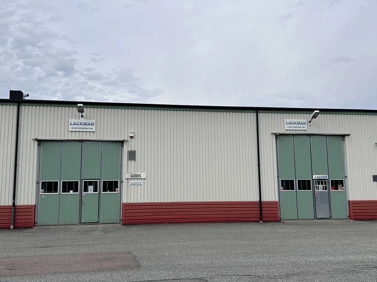Yteffektiv kombilokal med lager, kontor och loft nära E6 – bild 2