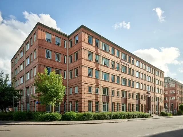 Modernt kontor med utsikt och takterrass i attraktiva Gårda