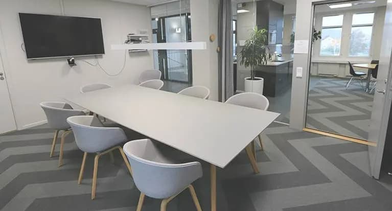 Ljus kontorslokal med bra läge! – bild 2