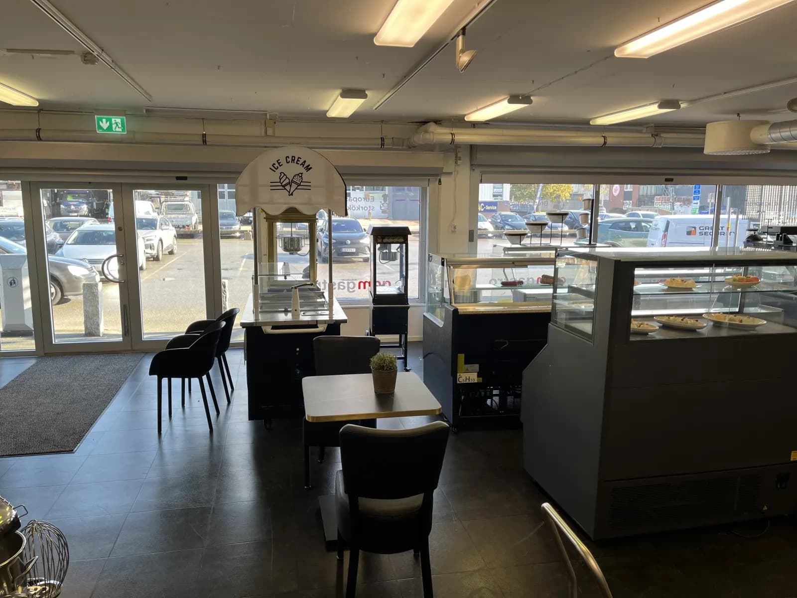 Butikslokal med skyltläge nära Frölunda Torg – bild 2