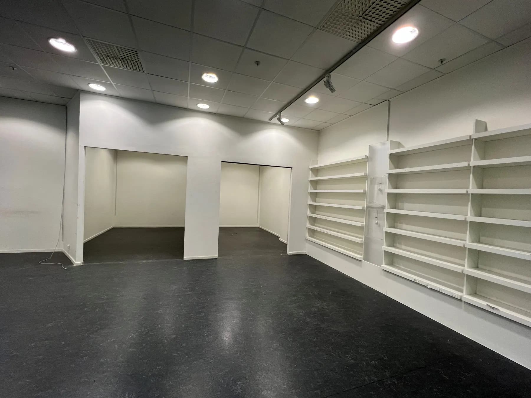 Butikslokal med bra läge i Uddevalla galleria – bild 2