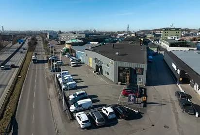Nyproducerat kontor och lager med port – starkt logistikläge – bild 2