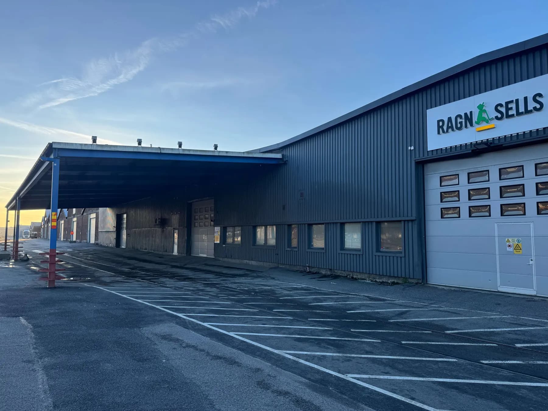 Fräsch lagerlokal med kontor och bästa skyltläge ut mot E45! – bild 2