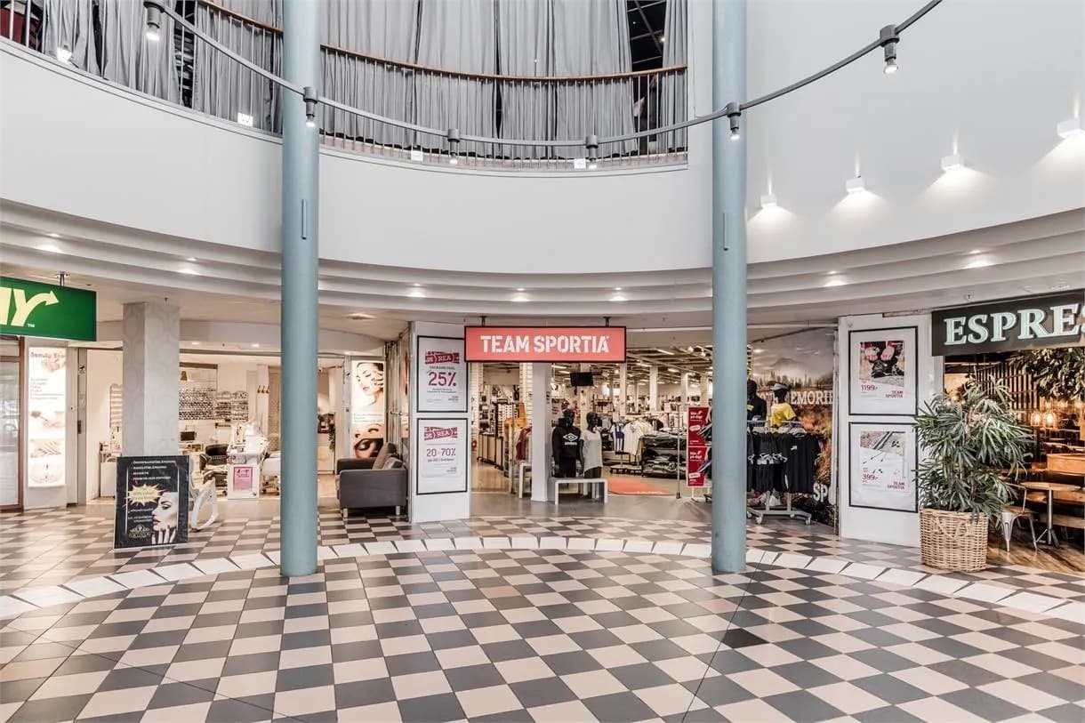 Stor handelsyta med lager och starkt läge på Backaplan – bild 2
