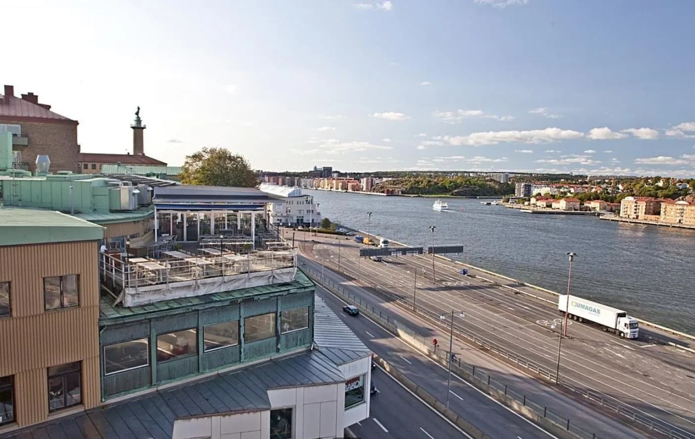 65 kvm med panoramautsikt över hamnen i Masthugget