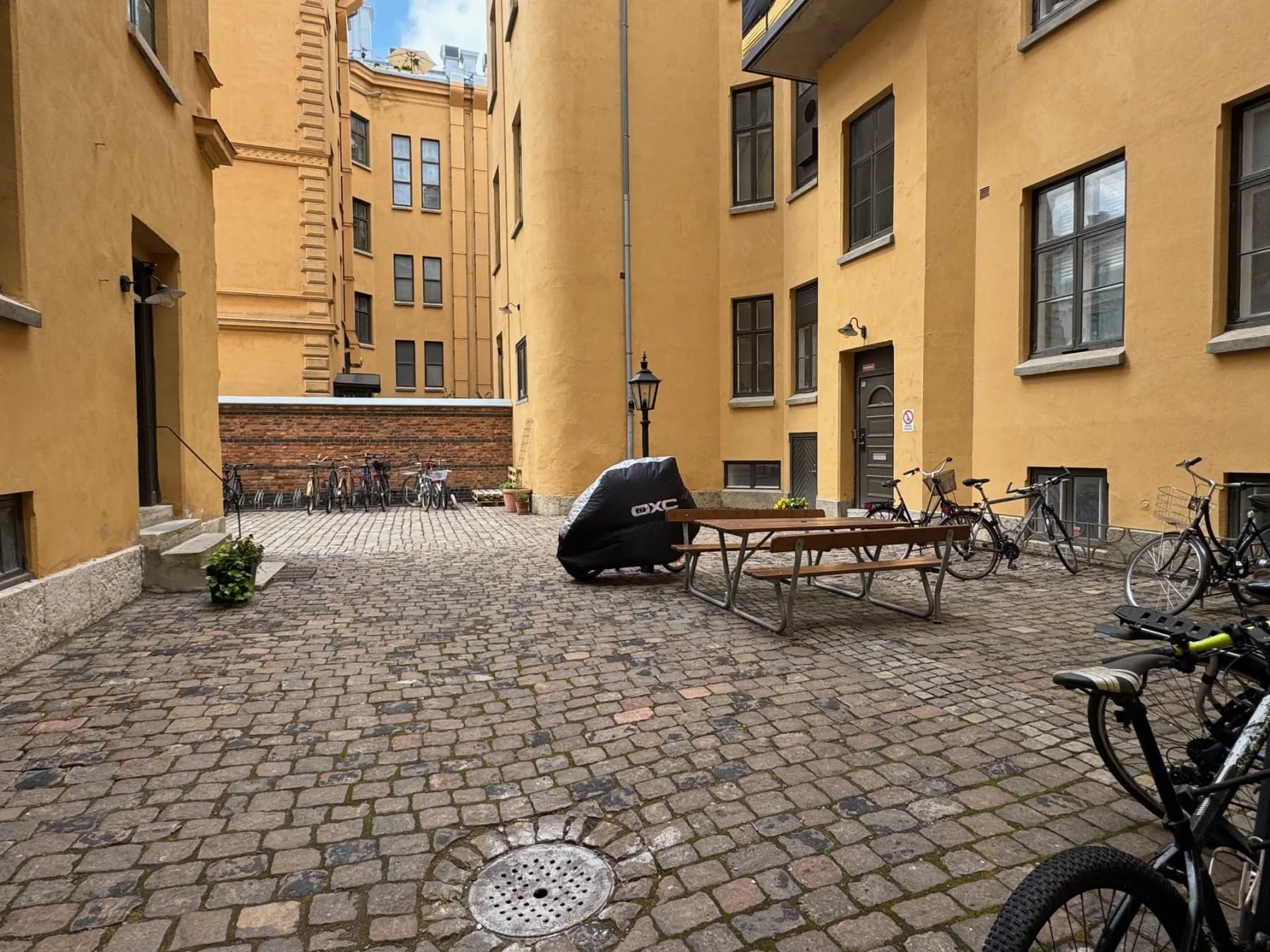 Mångsidig källarlokal – passar som butik eller kontor