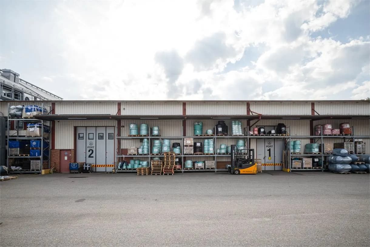 Effektiv lager och kontorslokal i inhägnat område – bild 2