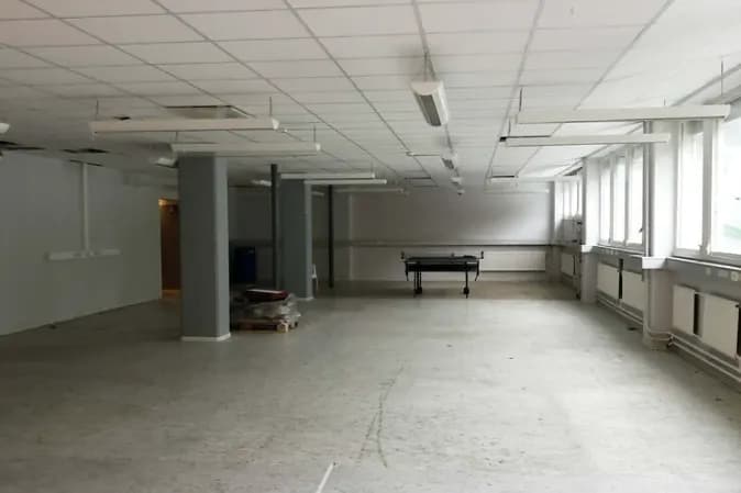 Strategiskt belägen lokal med egen entré och parkering – bild 2