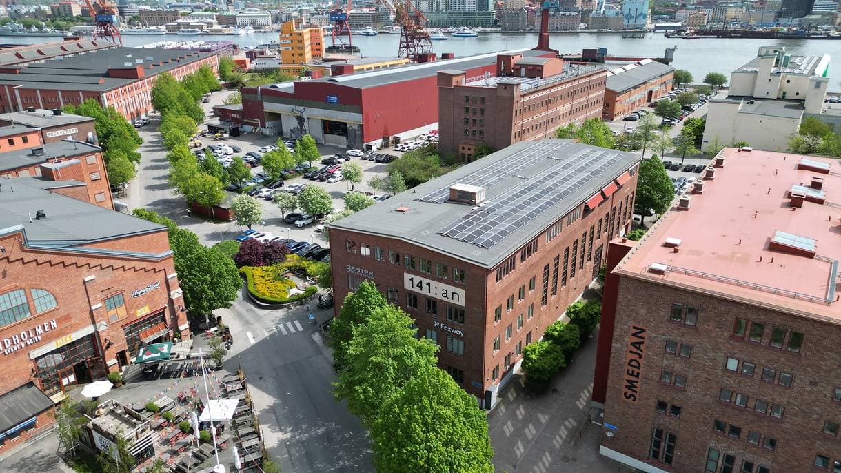 Karaktärsfullt kontor med entresol mitt på Lindholmen – bild 2