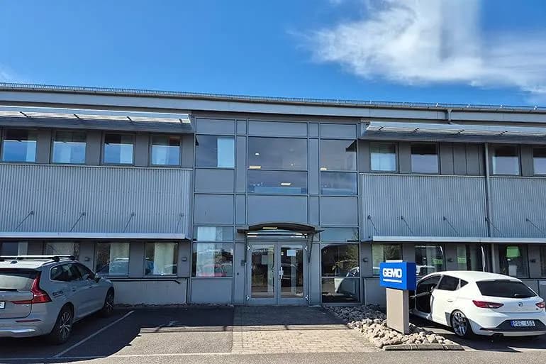 Egen byggnad om 8 000 kvm i Backa industriområde – bild 2