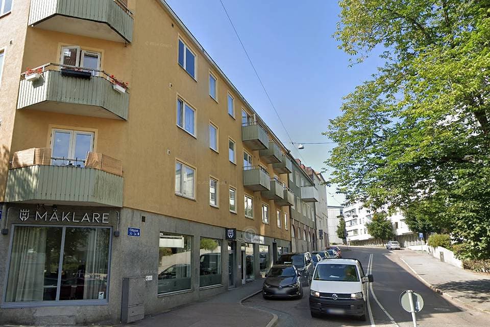 Ljus lokal med skyltfönster