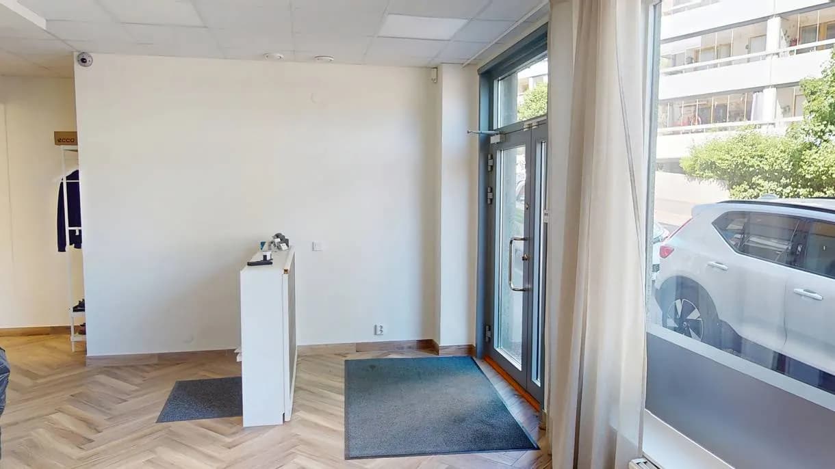 Ljus lokal med skyltfönster – bild 2