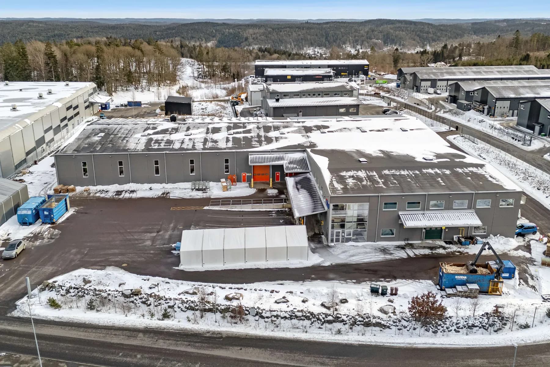 Fin fastighet för produktion och lager i Bårhult! – bild 2