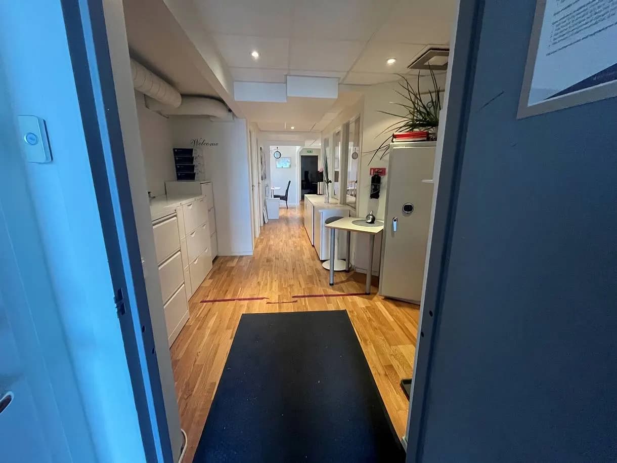 Kontor med generösa arbetsytor och flexibel planlösning – bild 2