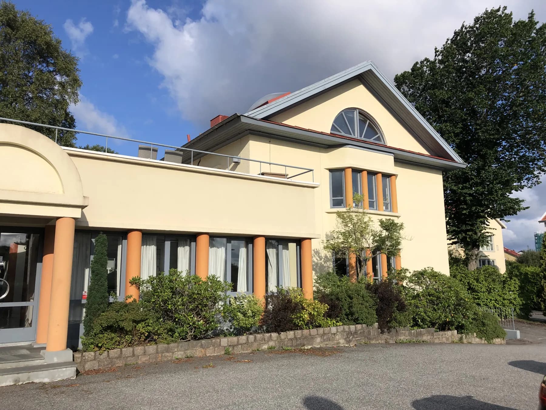 Fin mindre vindslokal, helt nyrenoverad!