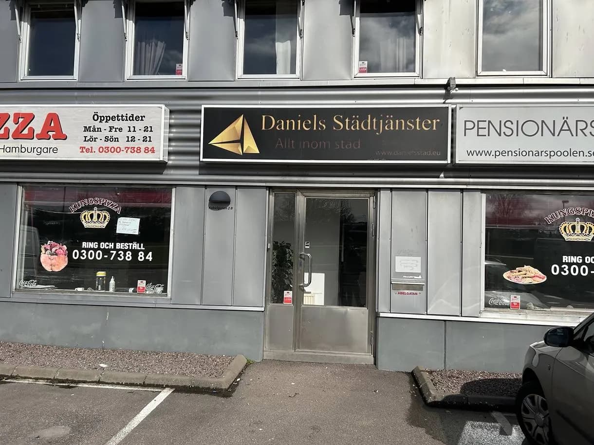 Ljust kontor om 176 kvm med gott om förvaring i Kungsbacka